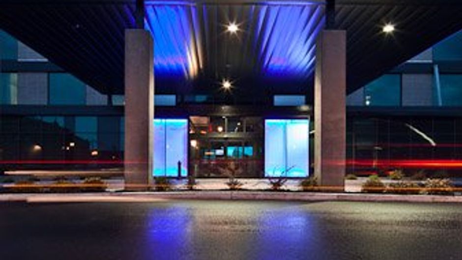 Grand Times Hotel Sherbrooke Exterior
