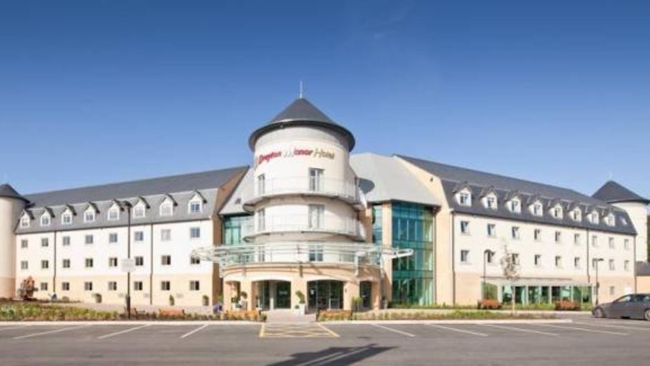 Drayton Manor Hotel Exterior