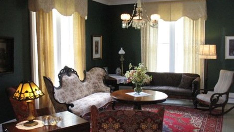 Hillsdale House Inn Lobby