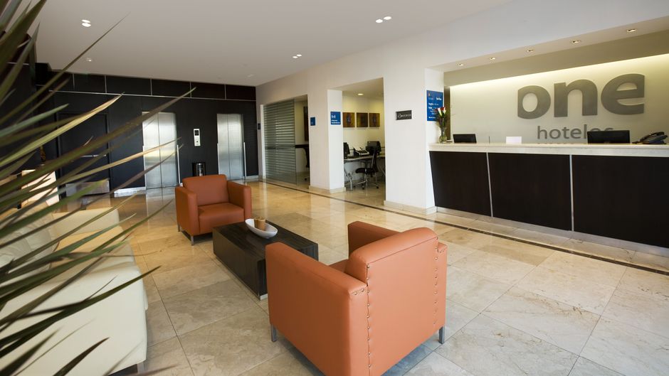 One Aguascalientes Sur Lobby