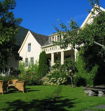 Walaker Hotel