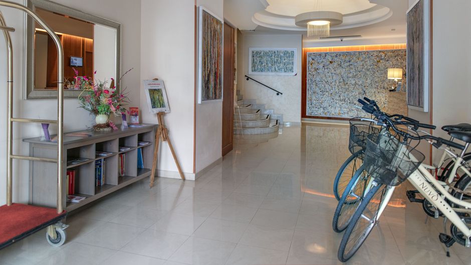 Nuvo Hotel Lobby