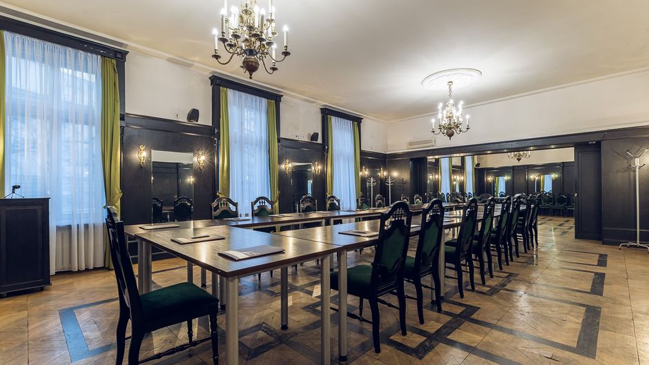 Royal Hotel Meeting