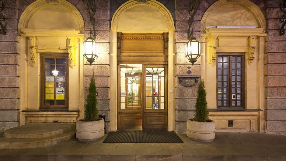 Royal Hotel Exterior