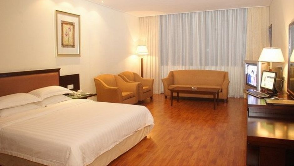 Raystar Hotel Room