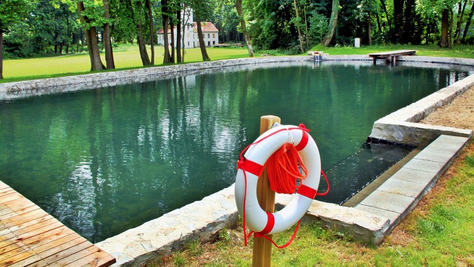 Hotel Schloss Burgellern Pool