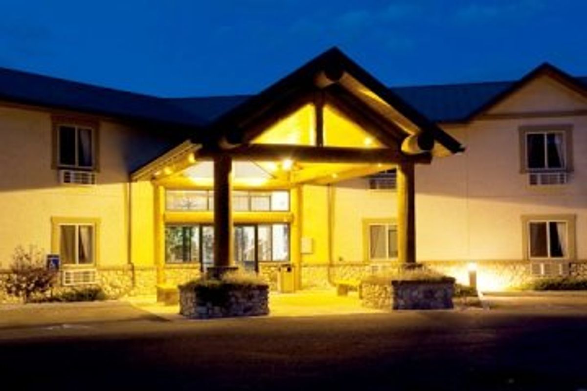 Moose Creek Lodge and Suites- Tourist Class Cody, WY Hotels- GDS  Reservation Codes: Travel Weekly