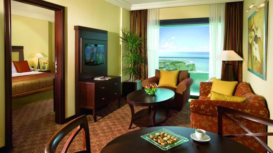 Raouche Arjaan by Rotana Suite