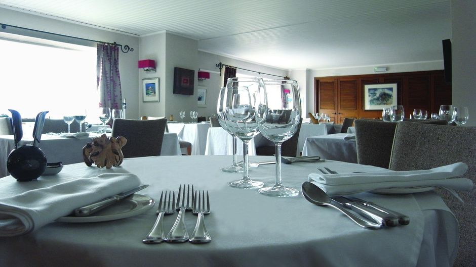 Four Seasons Hotel Restaurant