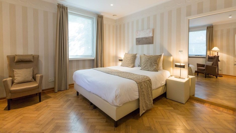 Astoria Hotel Room