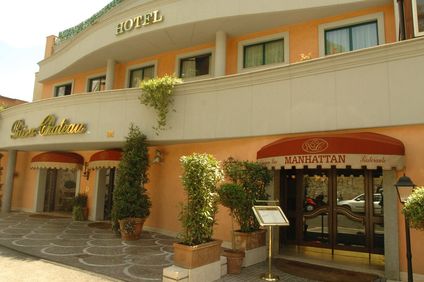 RIVER CHATEAU HOTEL