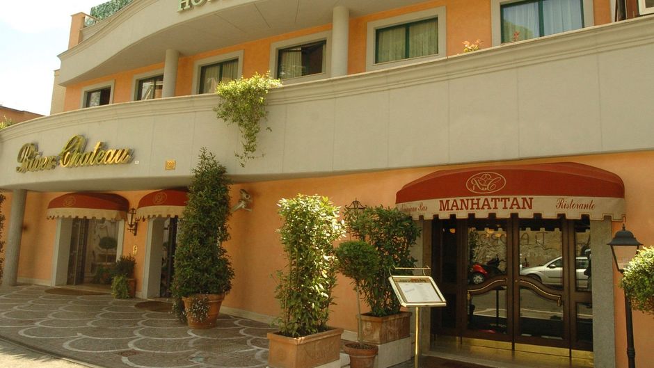 RIVER CHATEAU HOTEL Exterior