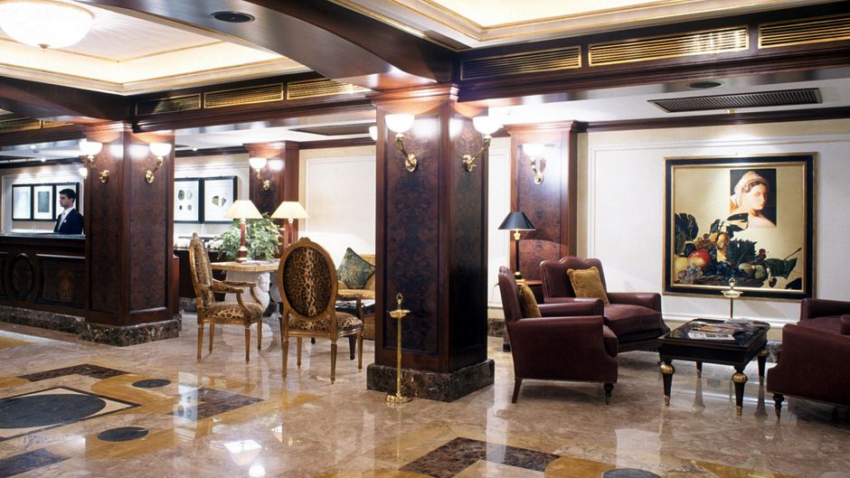 RIVER CHATEAU HOTEL Lobby