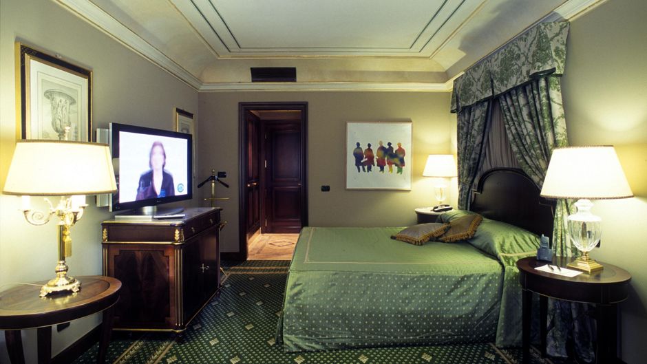 RIVER CHATEAU HOTEL Room