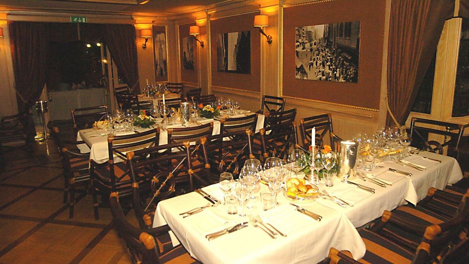 RIVER CHATEAU HOTEL Restaurant