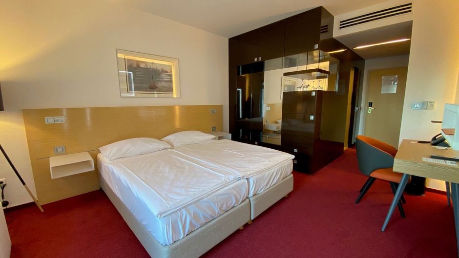Habakuk Hotel Room
