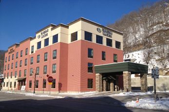 Cobblestone Inn & Suites - Marquette