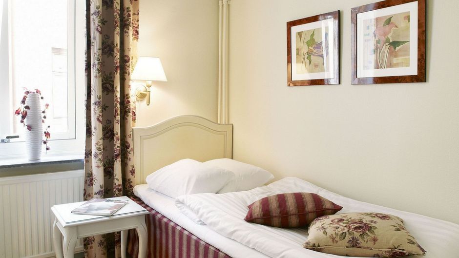 Royal Hotel Room