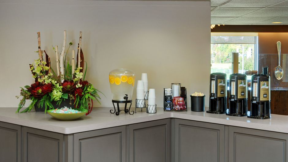 Travelway Inn Lobby