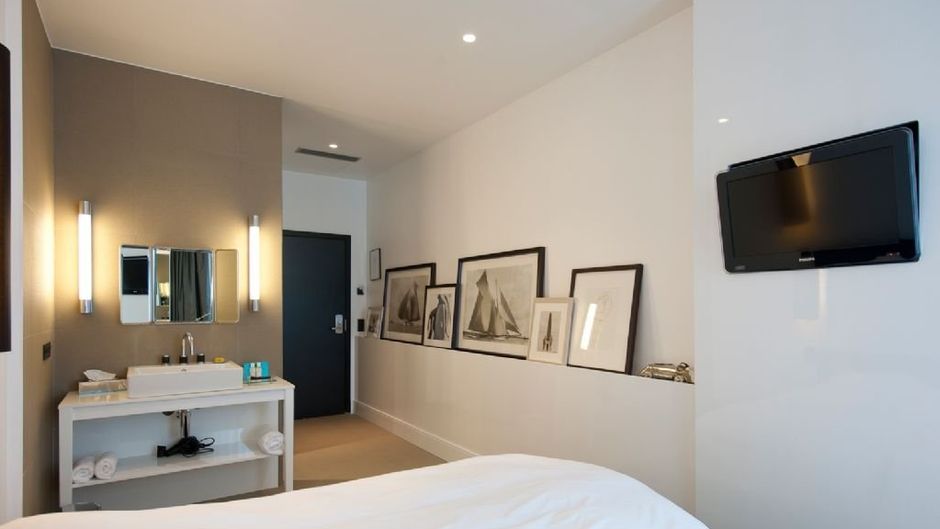 Les Nuits Hotel Room