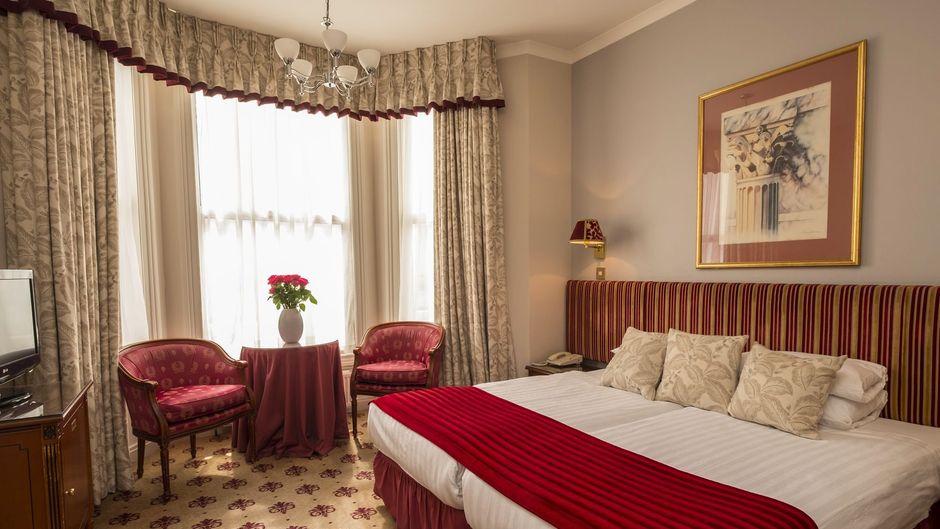 London Lodge Hotel Room