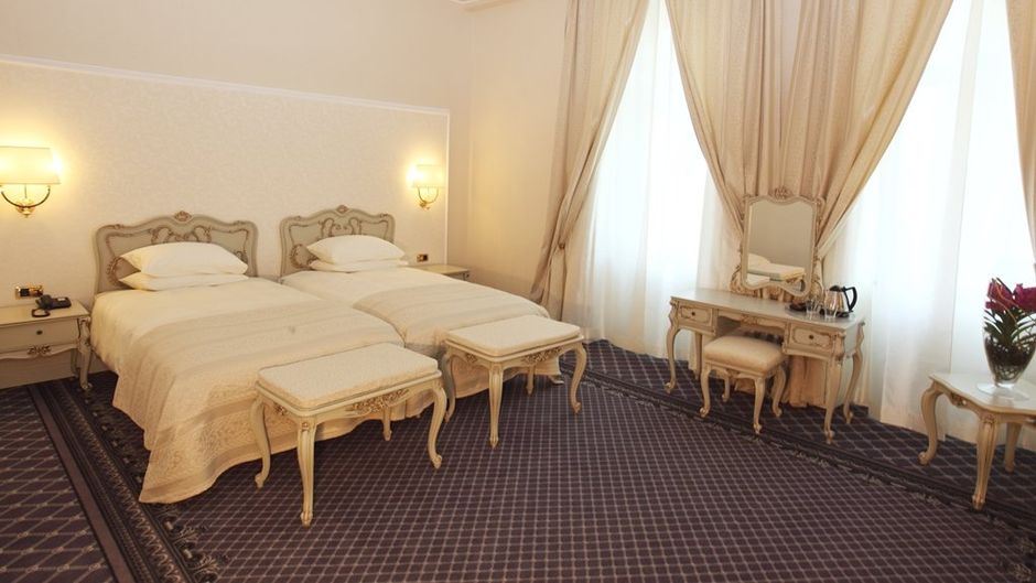 Grand Hotel Continental Room