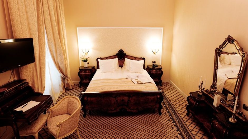 Grand Hotel Continental Room