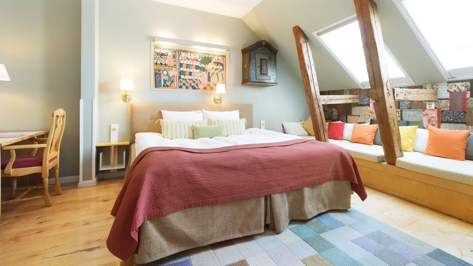 Lady Hamilton Hotel Room