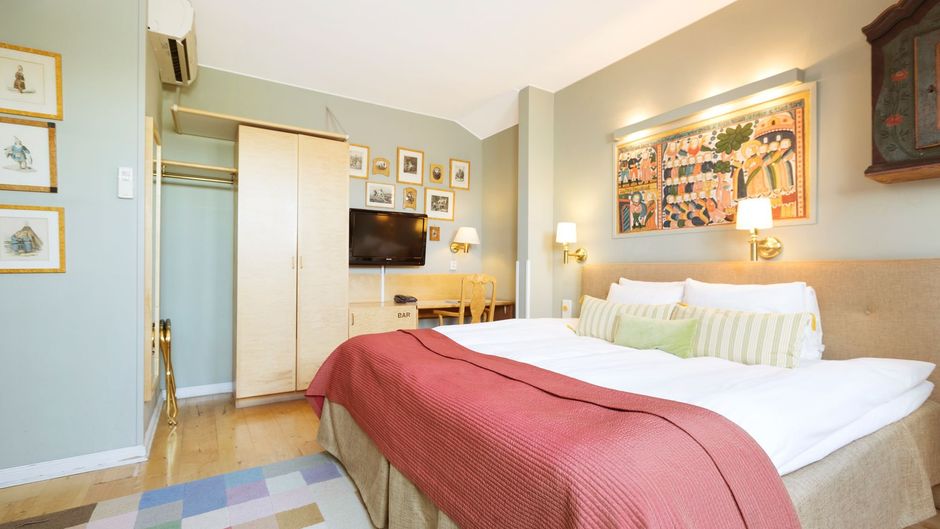 Lady Hamilton Hotel Room