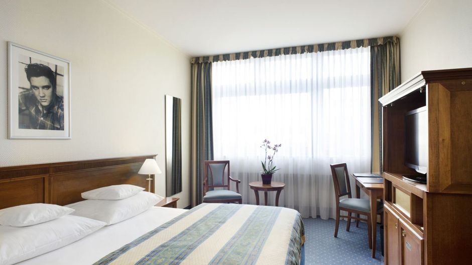 Hollywood Media Hotel Room