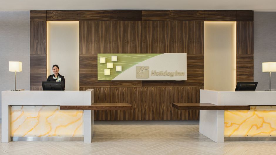 Holiday Inn Winnipeg South Lobby