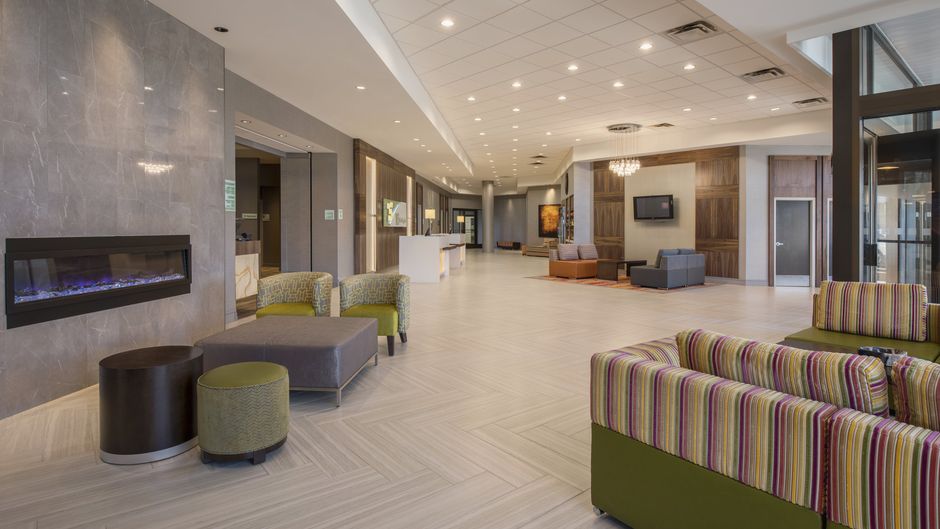 Holiday Inn Winnipeg South Lobby
