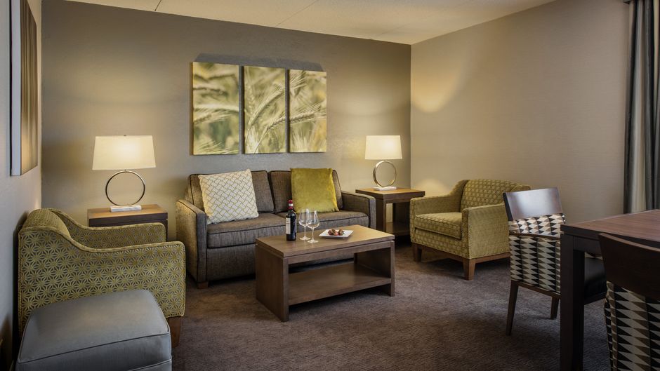 Holiday Inn Winnipeg South Suite