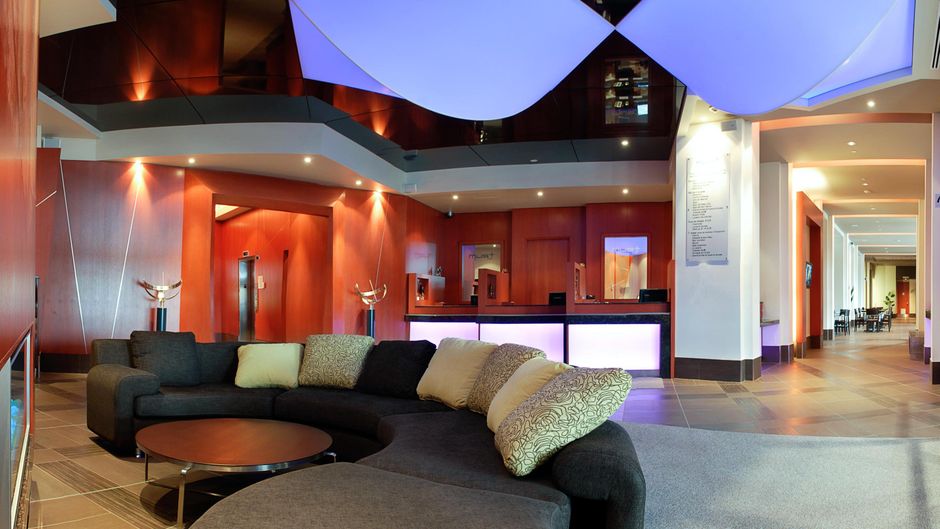 Hotel Must Quebec City Airport Lobby