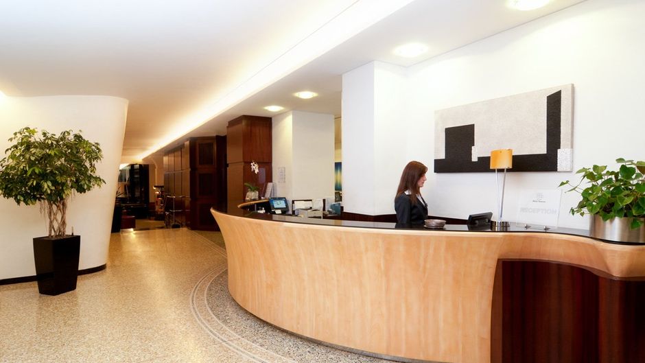 Hotel Genova Lobby