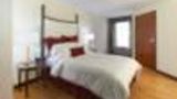 <b>Hotel Indigo Chicago Vernon Hills Room</b>. Virtual Tours powered by <a href="https://www.leonardoworldwide.com/" title="Leonardo Worldwide" target="_blank">Leonardo</a>.