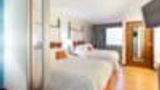 <b>Hotel Indigo Chicago Vernon Hills Room</b>. Virtual Tours powered by <a href="https://www.leonardoworldwide.com/" title="Leonardo Worldwide" target="_blank">Leonardo</a>.