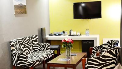Cloud Hotel & Suites