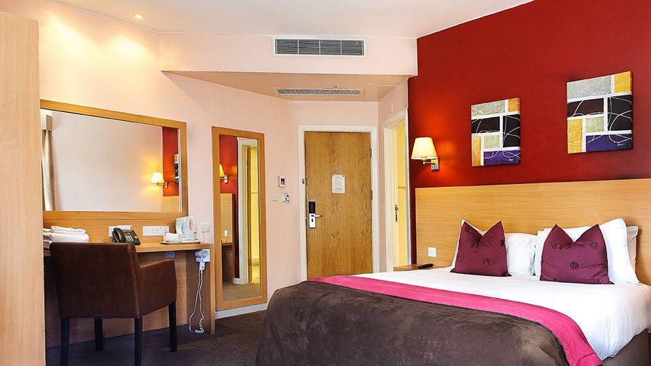 Quality Skyline Hotel Room