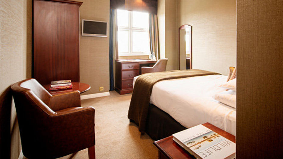 Balmer Lawn Hotel Room