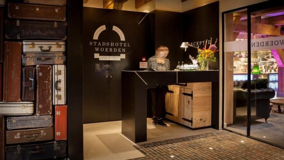 Van Rossum City Hotel Lobby