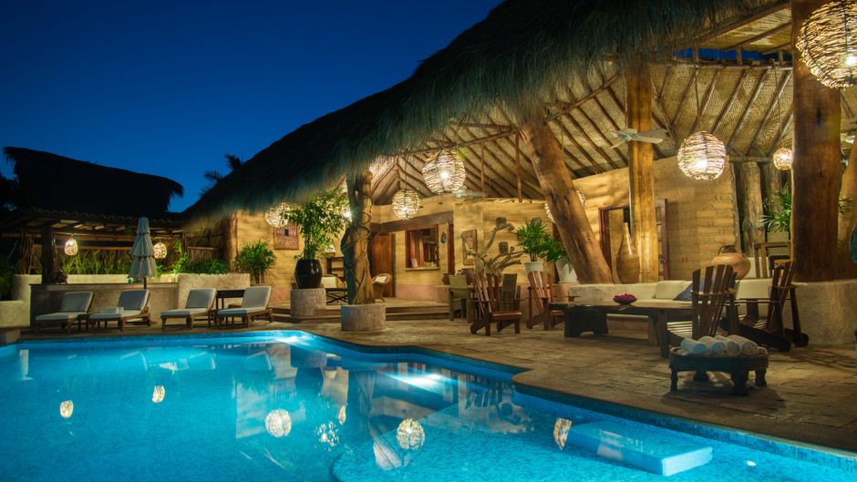La Casa Que Canta Lobby