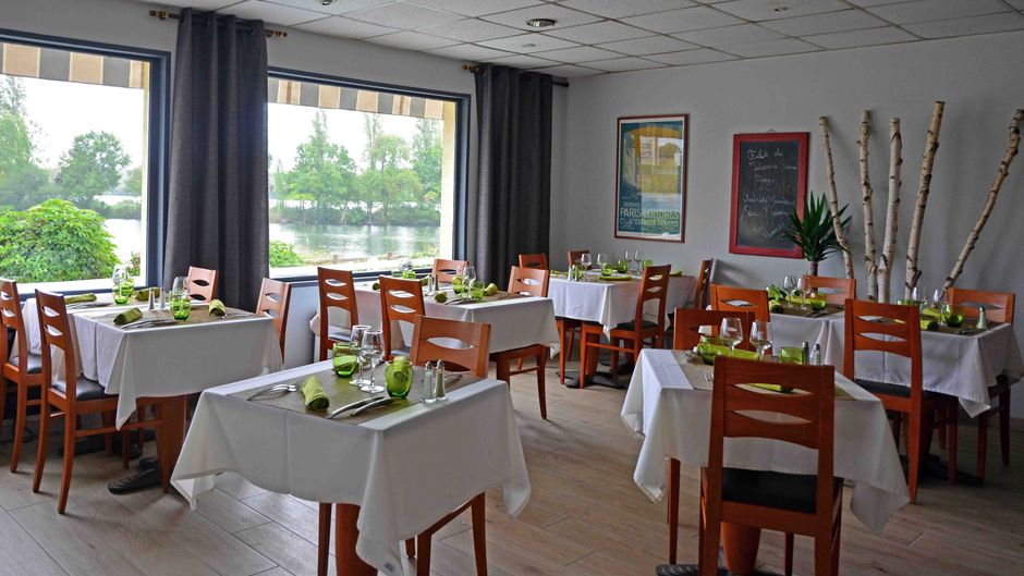 Logis Hotel des Lacs Lobby