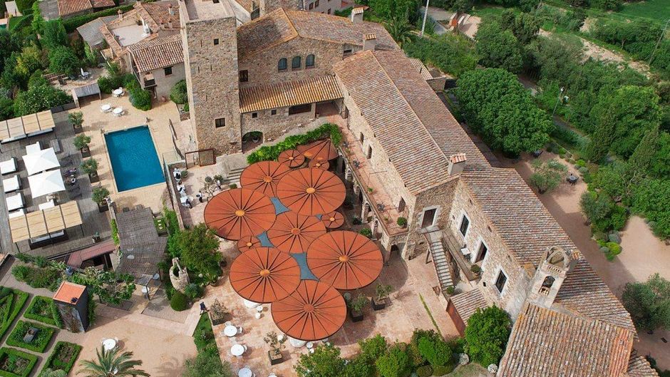 Castell d'Emporda Hotel-Restaurant-Cafe Exterior