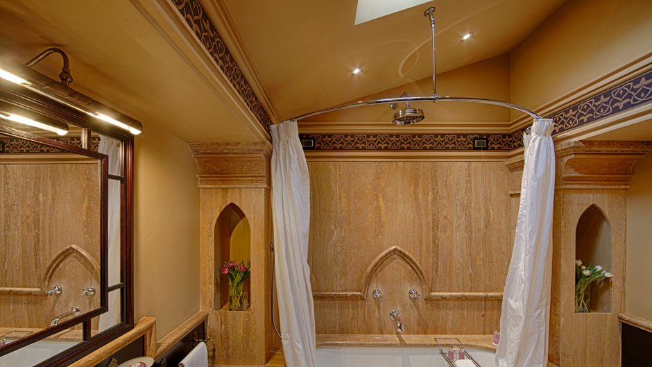 Villa Cora Room