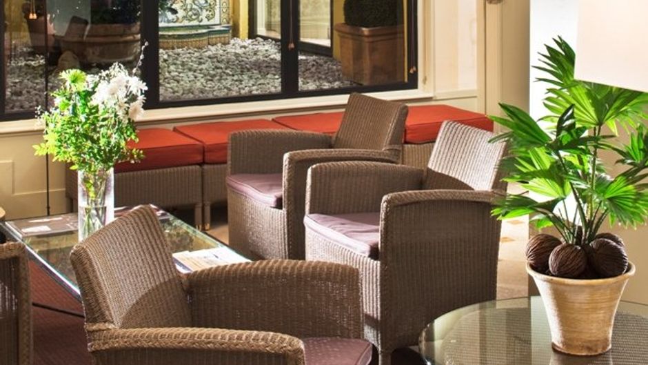 Des Deux Iles Hotel Lobby