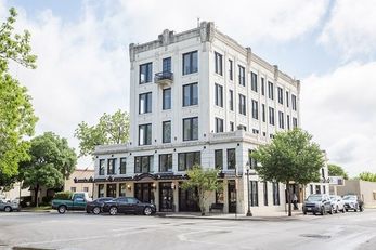 Park Plaza Hotel Seguin and Chop House