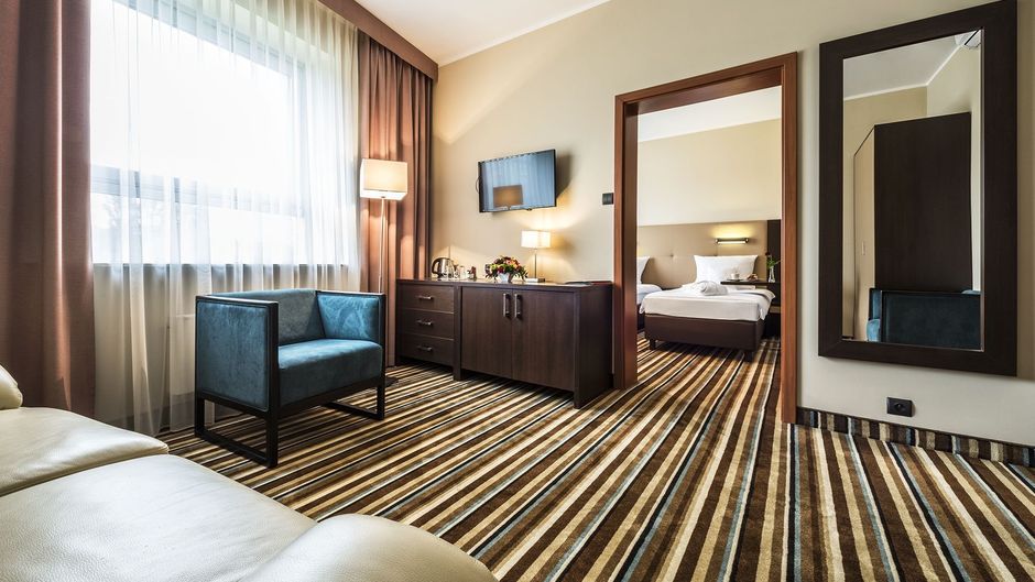 Hotel Victor Pruszkow by DeSilva Room
