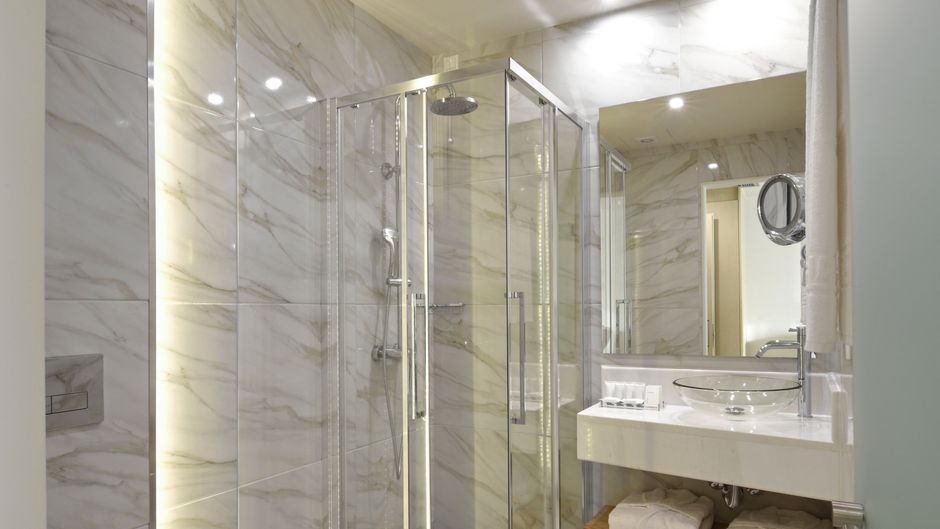 Athens Avenue Hotel Room