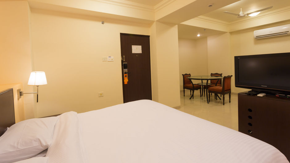 Hotel Ginger Thane Room